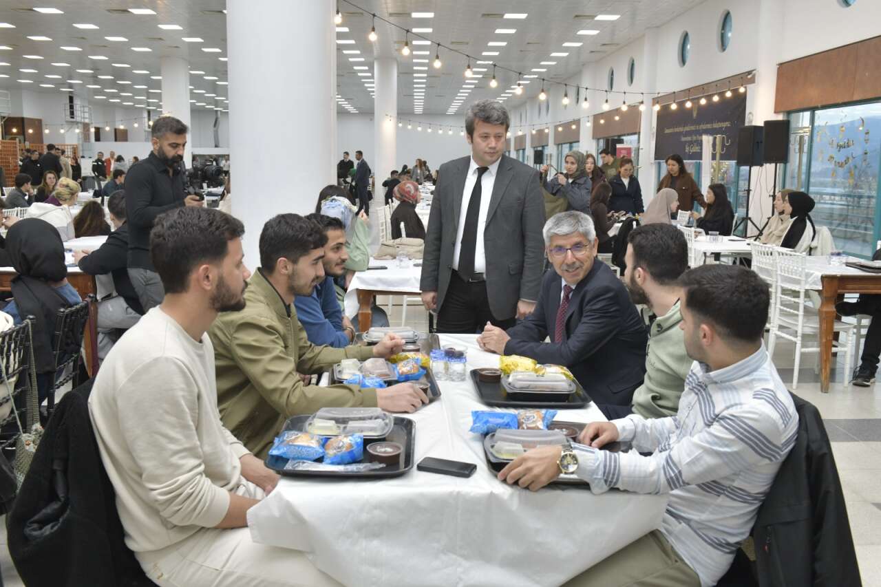 MSKÜ’de Ramazan Sofrası: Öğrenciler ve Protokol Aynı Sofrada 1